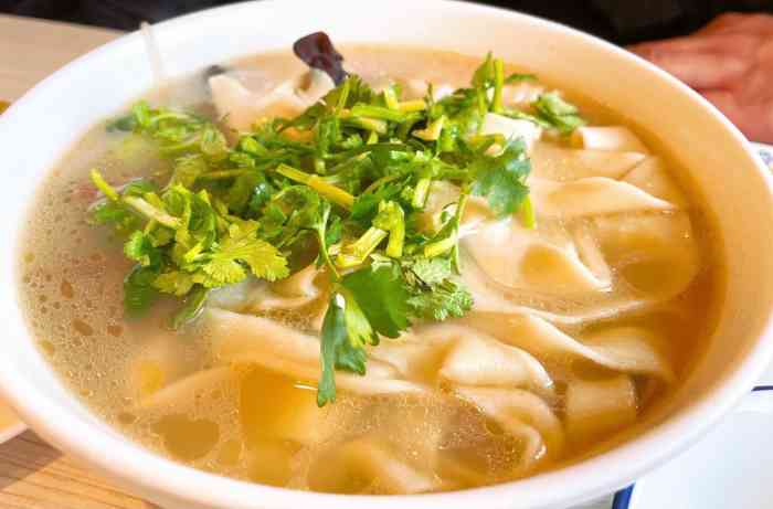 清真·合记烩面(大学路店)-"他家在大学路陇海路交叉口,顺着大学路走