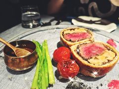 惠灵顿牛排-弦月窗LUNETTE BY AMANDA(复兴路店)