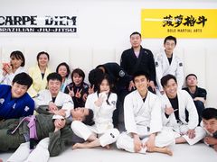 -菠萝格斗巴西柔术训练馆