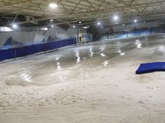 -乔波室内滑雪场