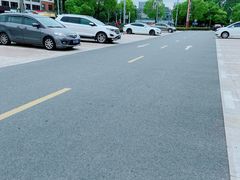 -家乐福南翔店停车场