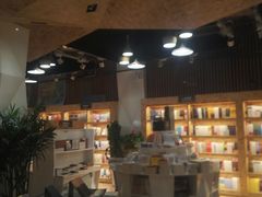 -新华里咖啡书吧(新华书店小寨店)