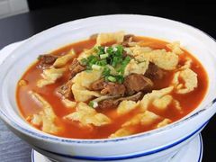 秘制牛腩面筋煲-亿香酒店