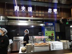 -亮亮面馆(经六路店)