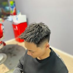 -15C7 男士理发馆 烫染专业店
