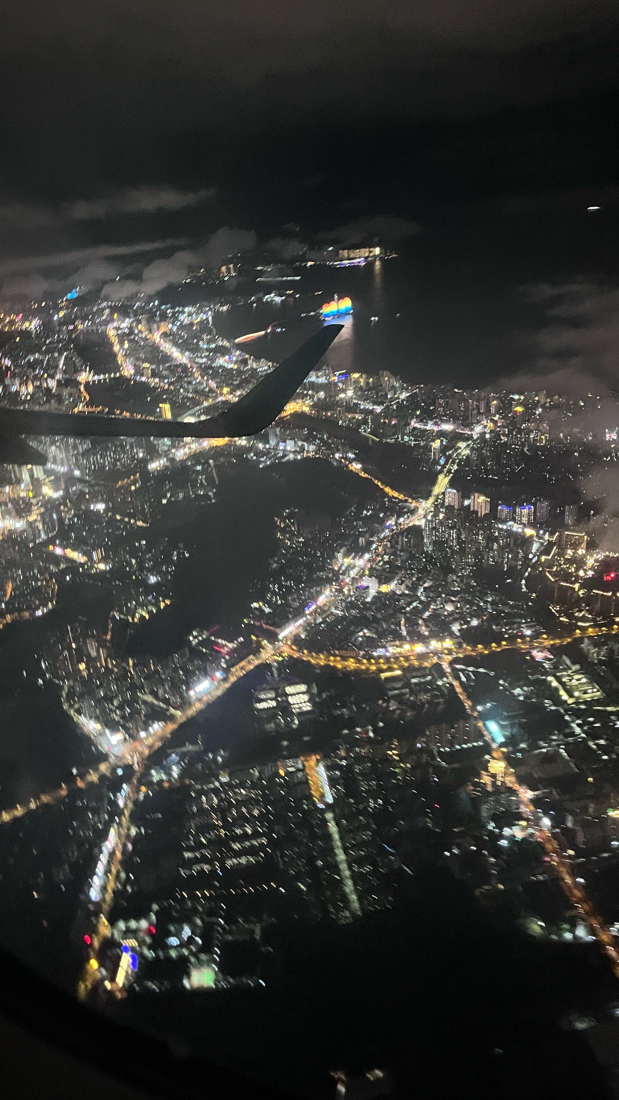 每次坐飞机都对窗外有十足的好奇心,好久没看到这么多星星✨了,不