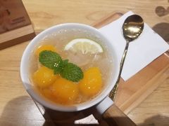 冰糖银耳炖雪梨-炖物24章·顺时轻养茶(黄龙店)