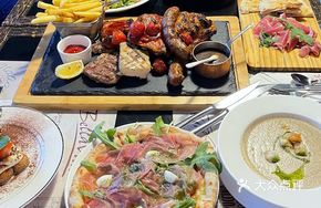 蘑菇奶油汤配蒜香面包丁