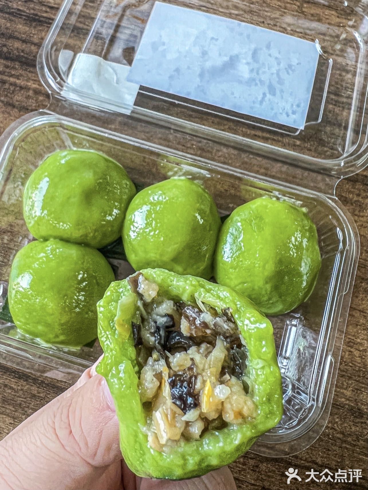 花卷上满满的肉沫拿到了刚出炉的！