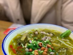 老坛酸菜肉丝面-车沾巷·重庆老味豌杂面