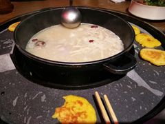 -三人行骨头王火锅(长寿店)