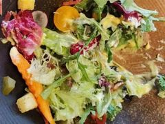 托斯卡尼蔬菜沙拉配酸奶芒果汁-原石牛扒·约会餐厅(龙城万科里店)