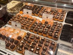 -VENCHI 闻绮(北京国贸商城店)