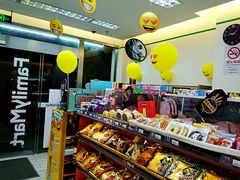 -全家便利店(洛川东路店)