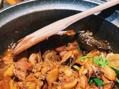 鲍鱼焖鸡-蚬皇•陈味莞(西平景湖店)