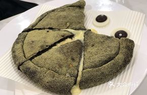Black Gold Durian Molten Pizza Dumplings