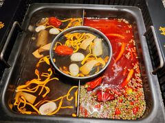 -老牌坊云南鱼豆花火锅(哈西万达店)