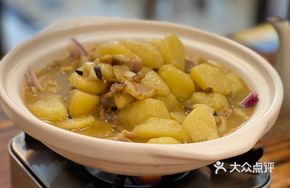 Braised Small Potatoes with Preserved Meat in Clay Pot