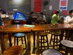 -爆炸头阿姨小四川正宗川味小吃(无任何分店)