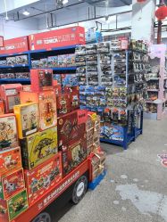 -逝水玩具折扣店