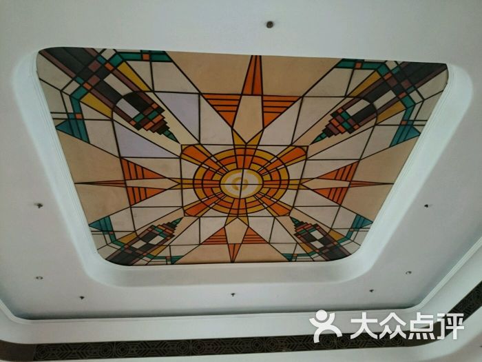 彩色玻璃天花板