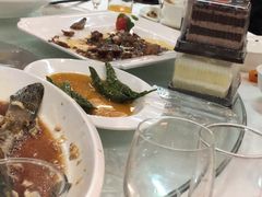 -黄浦江游览十六铺3号码头网红自助餐