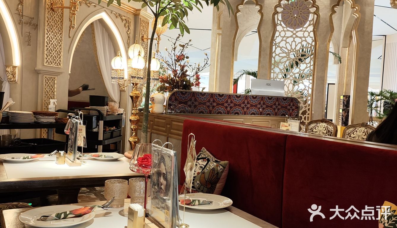 口味很一般的一家店 服务员也比较太难叫到~