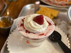 草莓牛奶冰沙-I HOLIC艾豪丽披萨(KKone店)