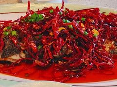 香辣鲈鱼-巧克力渔家.小船海鲜胶东菜(万平口店)