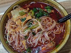 红油米线-老字号杨坡红油米线腊汁肉夹馍(东四道巷店)