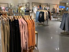 -URBAN REVIVO(济南领秀城贵和购物中心店)