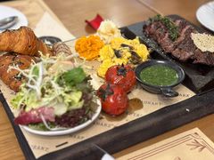 -Mark&Mars Restaurant