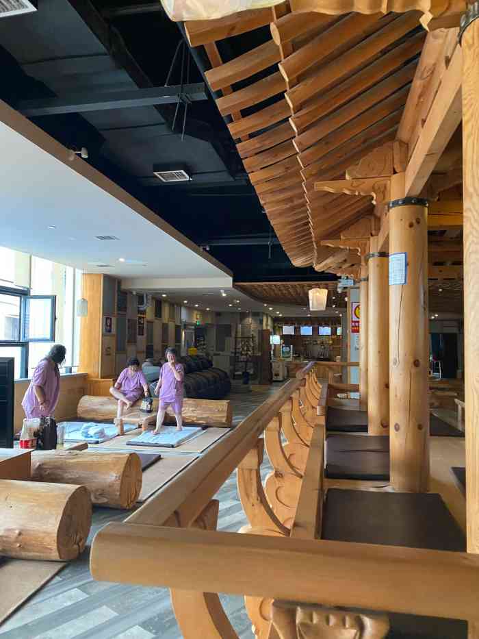 四季汤泉洗浴-"服务一般般 就相当于没啥服务…环境还可以.