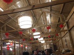 -茅草房·河畔园林火锅