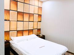 -花居酒店(苏州高教区尹山湖地铁站店)