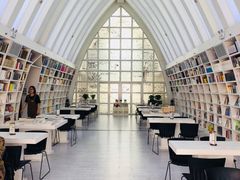 -钟书阁(松江泰晤士小镇店)