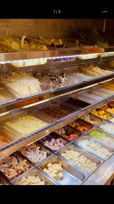 张亮麻辣烫(三间房店)-"家附近的张亮,食材很新鲜,品种也不少,青.