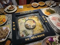 -老牌坊云南鱼豆花火锅(哈西万达店)
