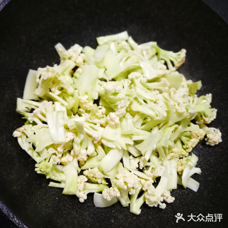 春日减脂正当时 干锅腊肠花菜 好吃不上火
