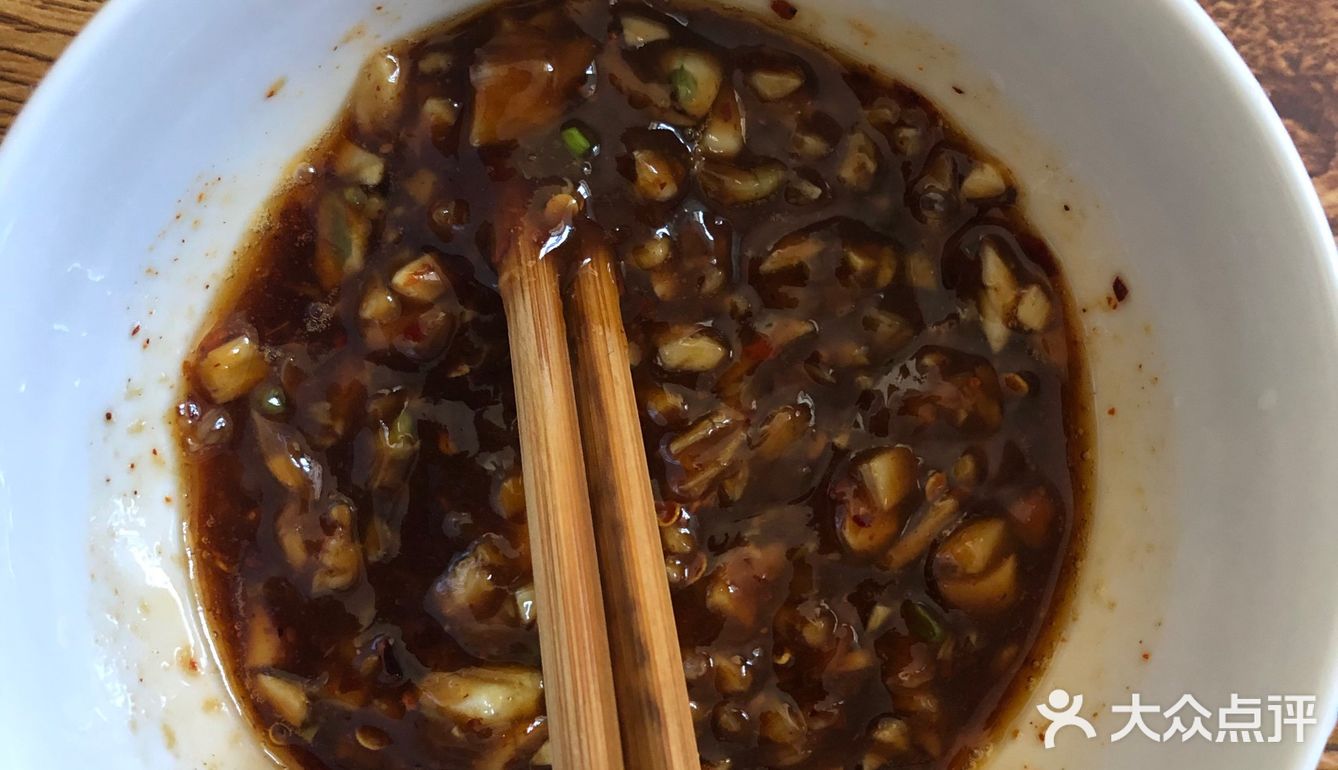 各种丸子。鸭血、油豆皮太好吃了，我们还提前泡了一下