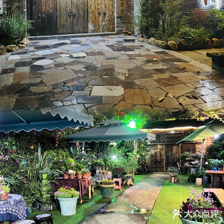 私人订制饭堂，又可以唱k，很正的一个聚餐地方