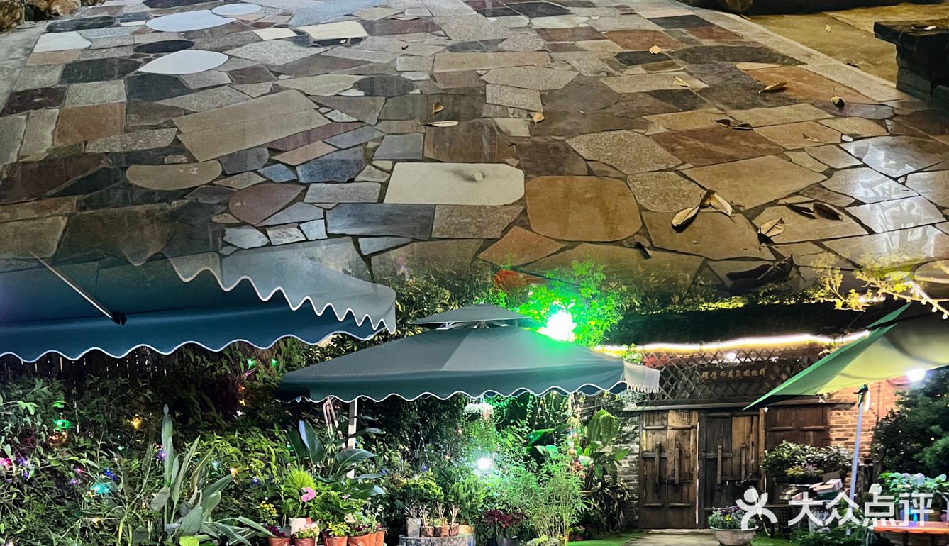 私人订制饭堂，又可以唱k，很正的一个聚餐地方