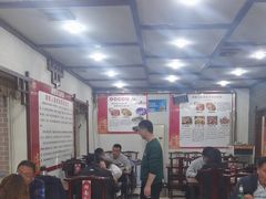 -湖南人家湘菜馆(镇江路店)