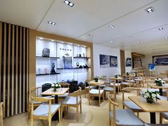 -杭州中沃沃尔沃4S店(滨江区店)