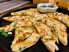 海鲜葱饼-明洞阿姨·韩式酱蟹烤肉·创意料理(三元桥店)
