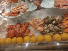 -广州万富希尔顿酒店·感趣自助餐厅·金秋蟹宴生蚝海鲜刺身