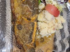 烤虹鳟鱼配德式土豆沙拉-兰特伯爵西餐厅·啤酒屋(方庄店)