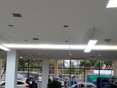 -上海宝信宝马4S店