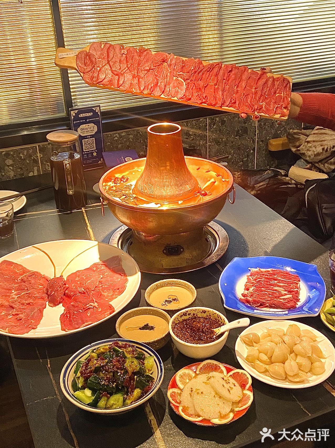 朝阳门坐满人的一家铜锅涮🥩