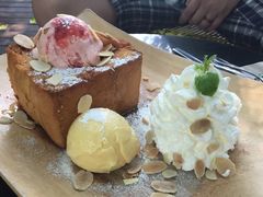 -莓园冰淇淋店
